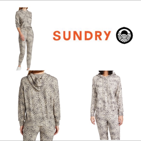 Sundry Tops - NWT✨anthropologie Sundry Leopard Cozy Hoodie